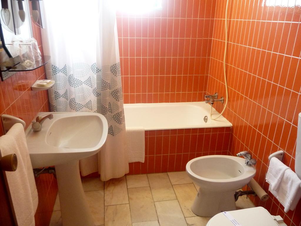Hotel Tamargueira Figueira da Foz Ruang foto