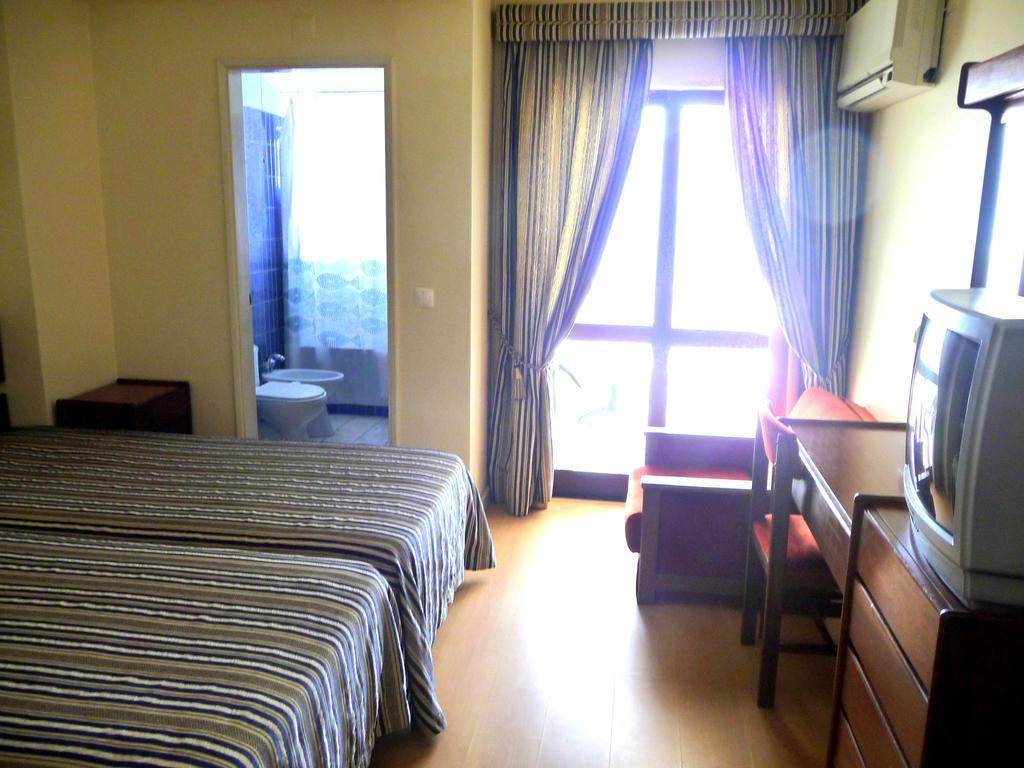 Hotel Tamargueira Figueira da Foz Ruang foto