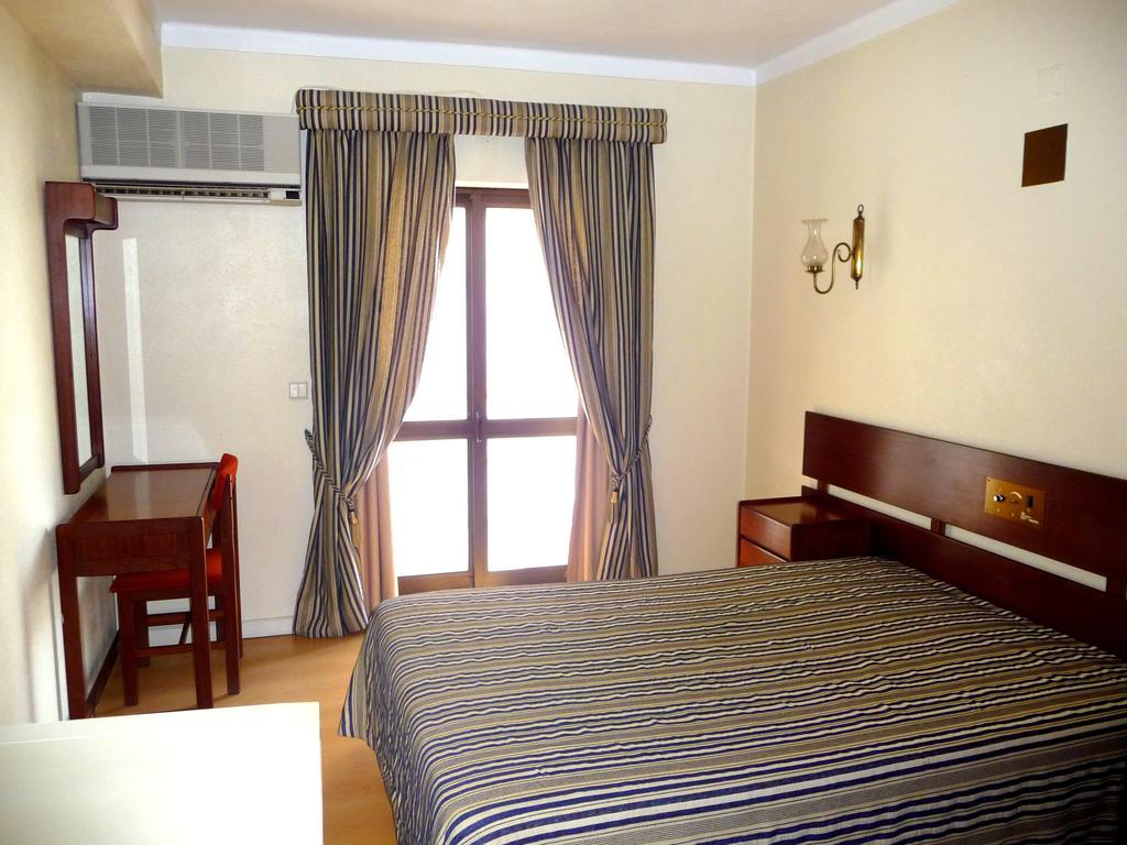 Hotel Tamargueira Figueira da Foz Ruang foto